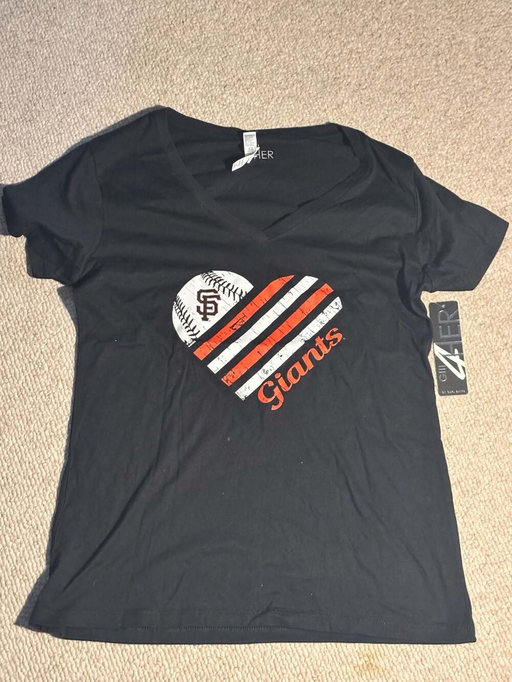 G-III 4HER by Carl Banks San Francisco Giants Heart V-Neck T-Shirt Size XL NWT